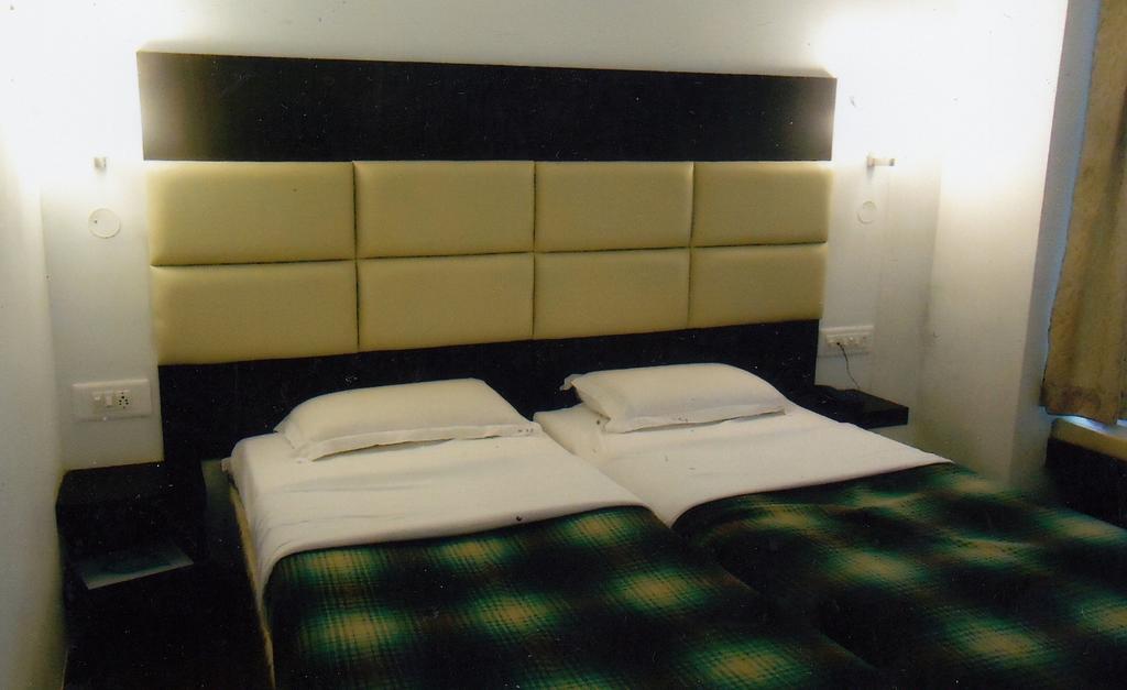 Hotel New Rajdarshan Madikeri Szoba fotó