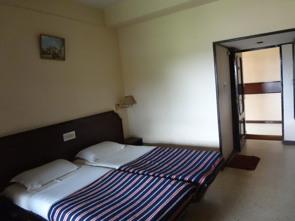 Hotel New Rajdarshan Madikeri Szoba fotó