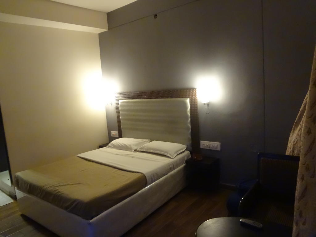 Hotel New Rajdarshan Madikeri Szoba fotó