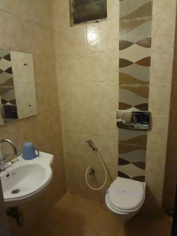 Hotel New Rajdarshan Madikeri Kültér fotó
