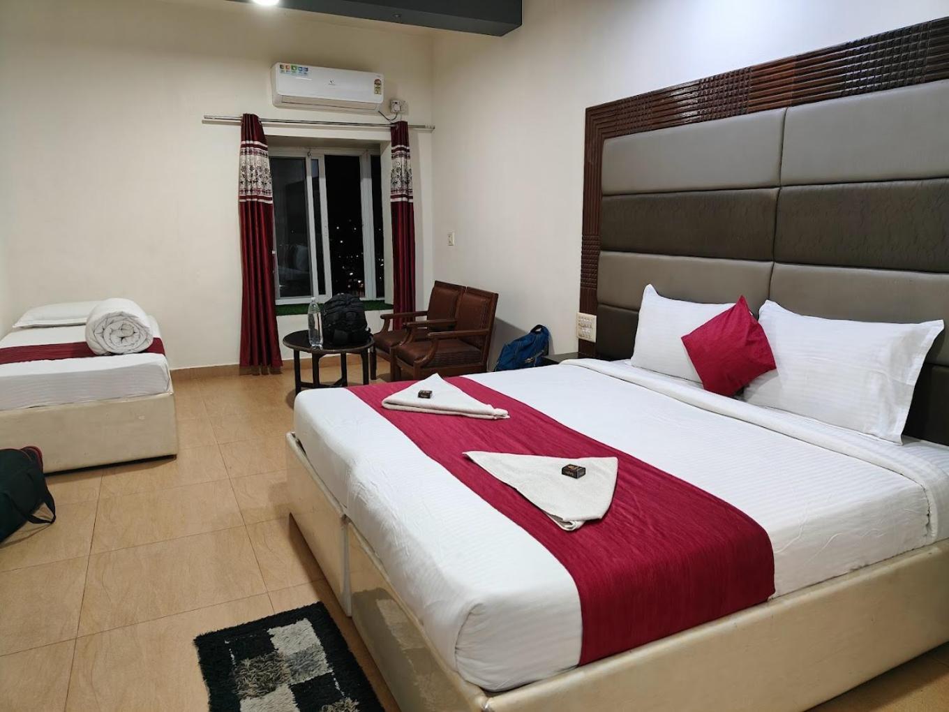 Hotel New Rajdarshan Madikeri Kültér fotó
