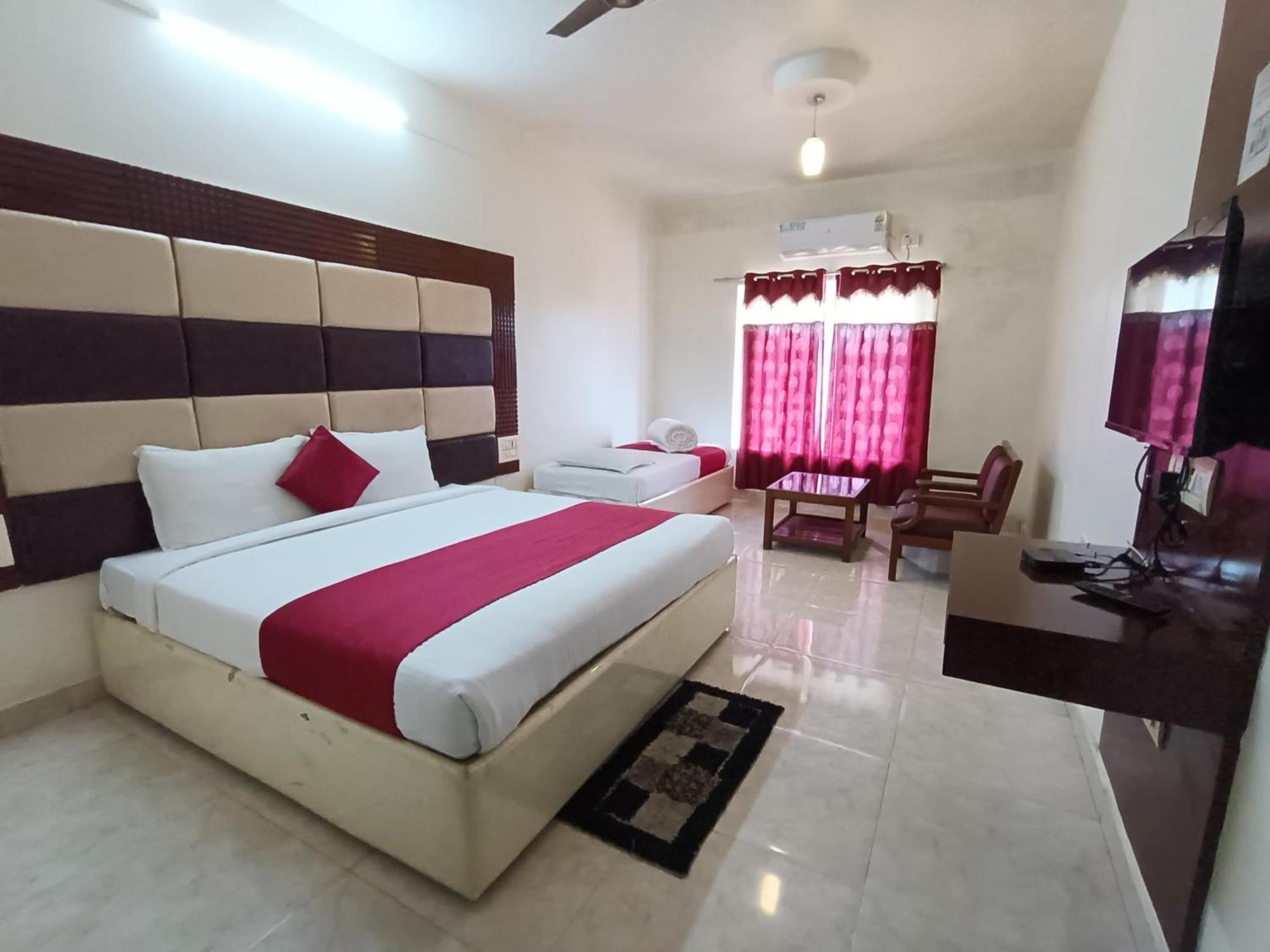 Hotel New Rajdarshan Madikeri Kültér fotó