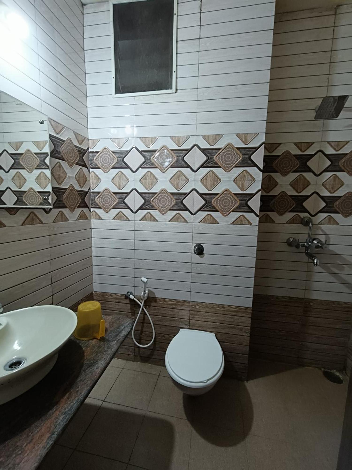 Hotel New Rajdarshan Madikeri Kültér fotó