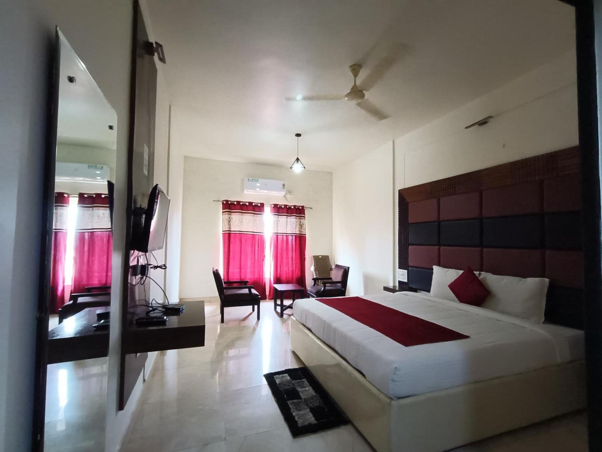 Hotel New Rajdarshan Madikeri Kültér fotó