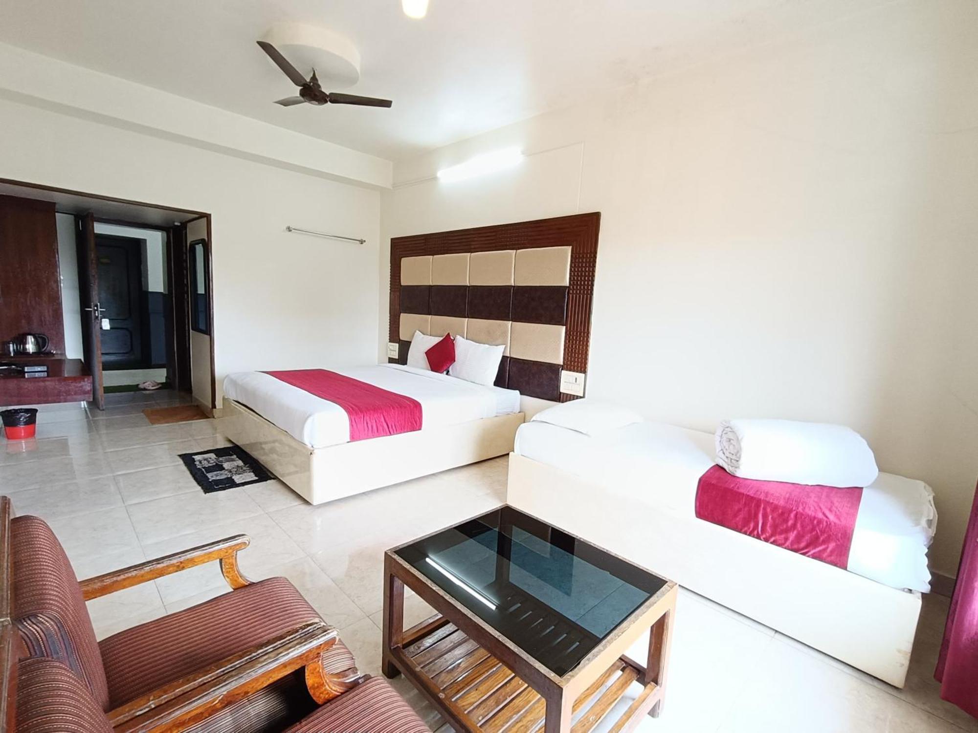 Hotel New Rajdarshan Madikeri Kültér fotó