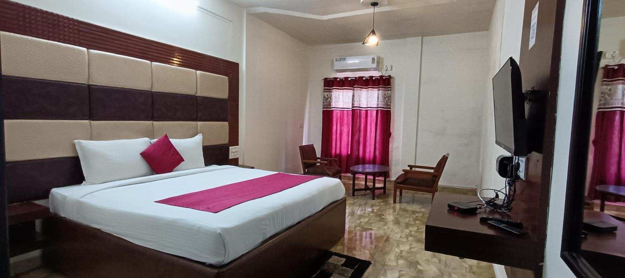 Hotel New Rajdarshan Madikeri Kültér fotó