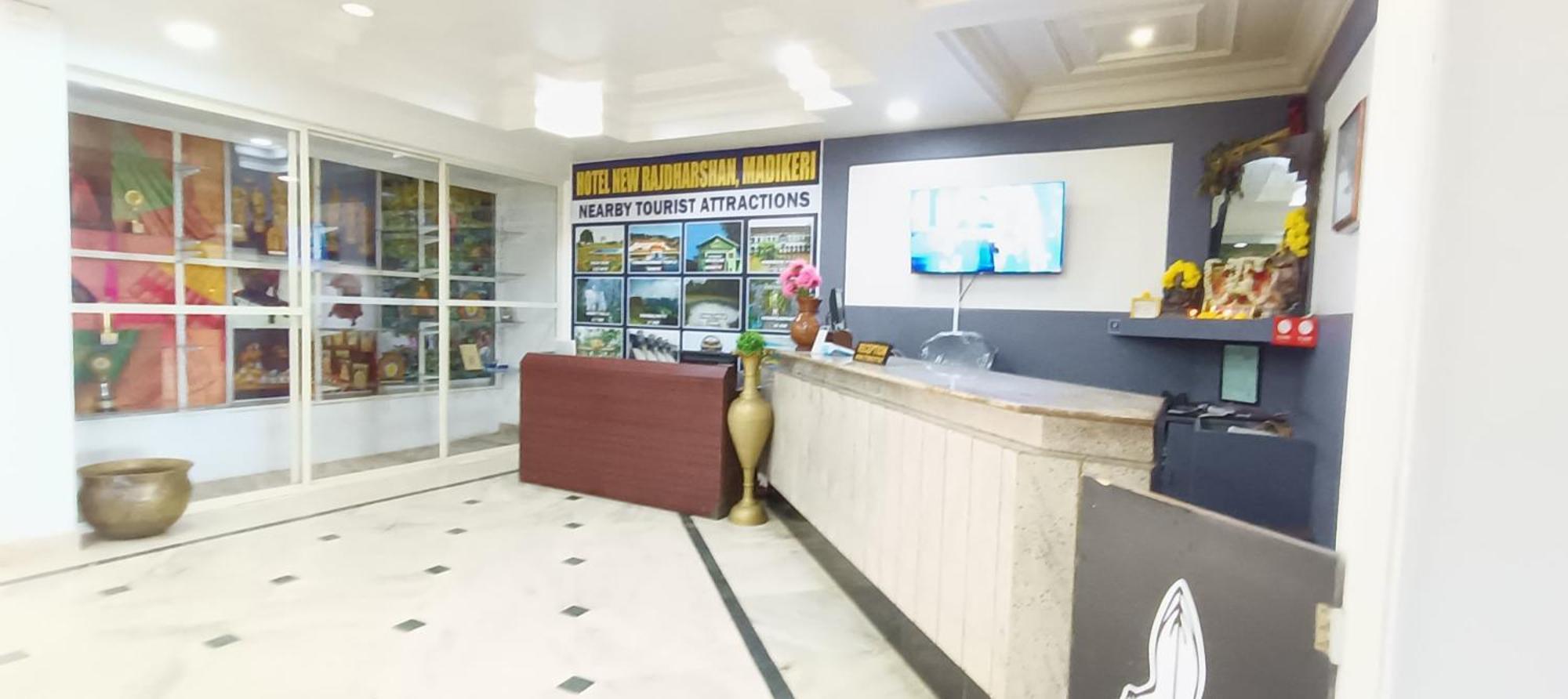 Hotel New Rajdarshan Madikeri Kültér fotó