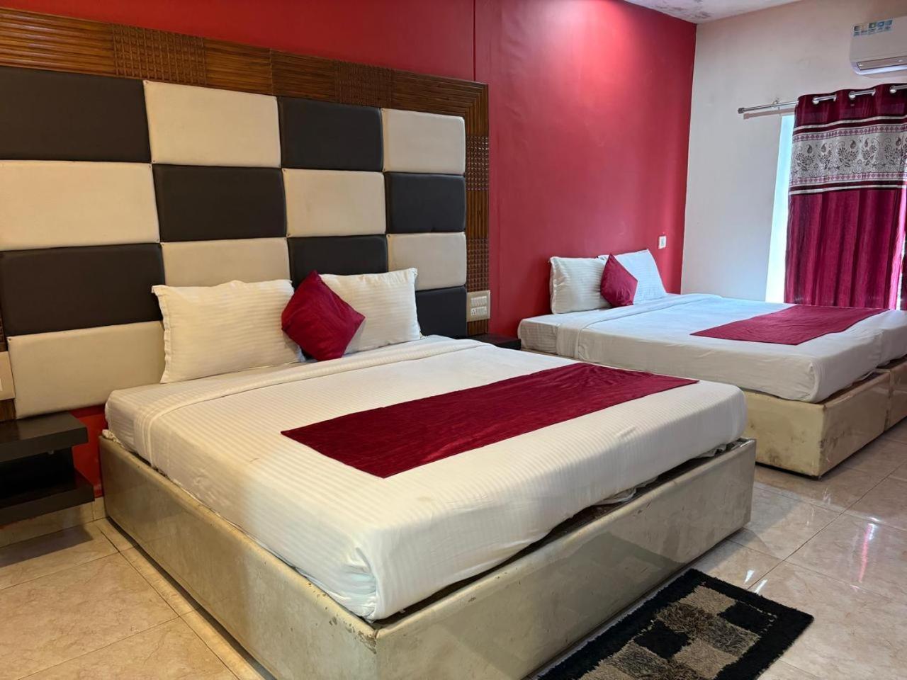 Hotel New Rajdarshan Madikeri Kültér fotó