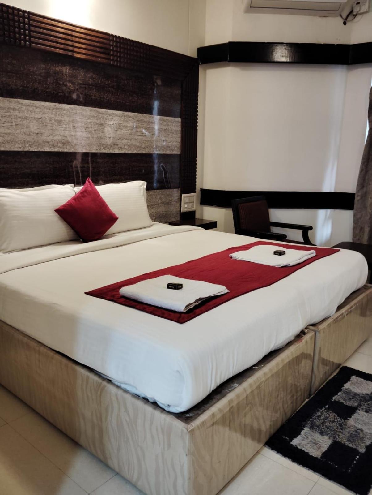 Hotel New Rajdarshan Madikeri Kültér fotó