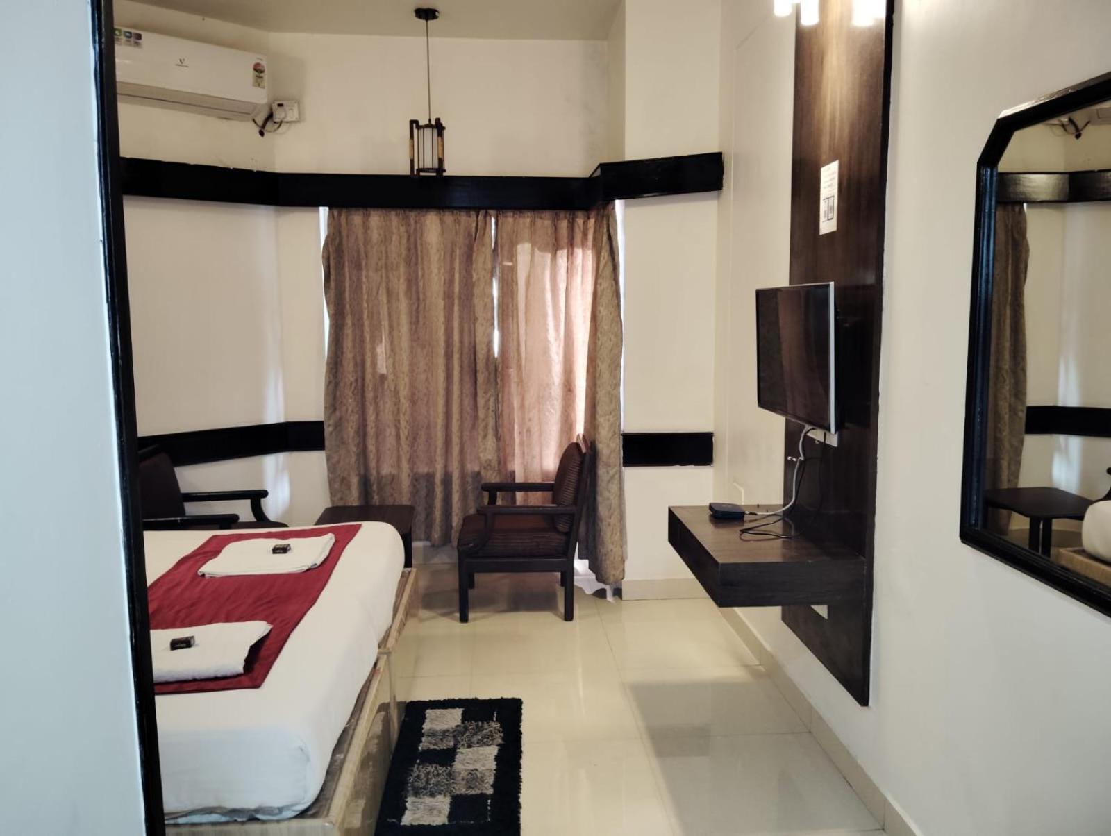 Hotel New Rajdarshan Madikeri Kültér fotó