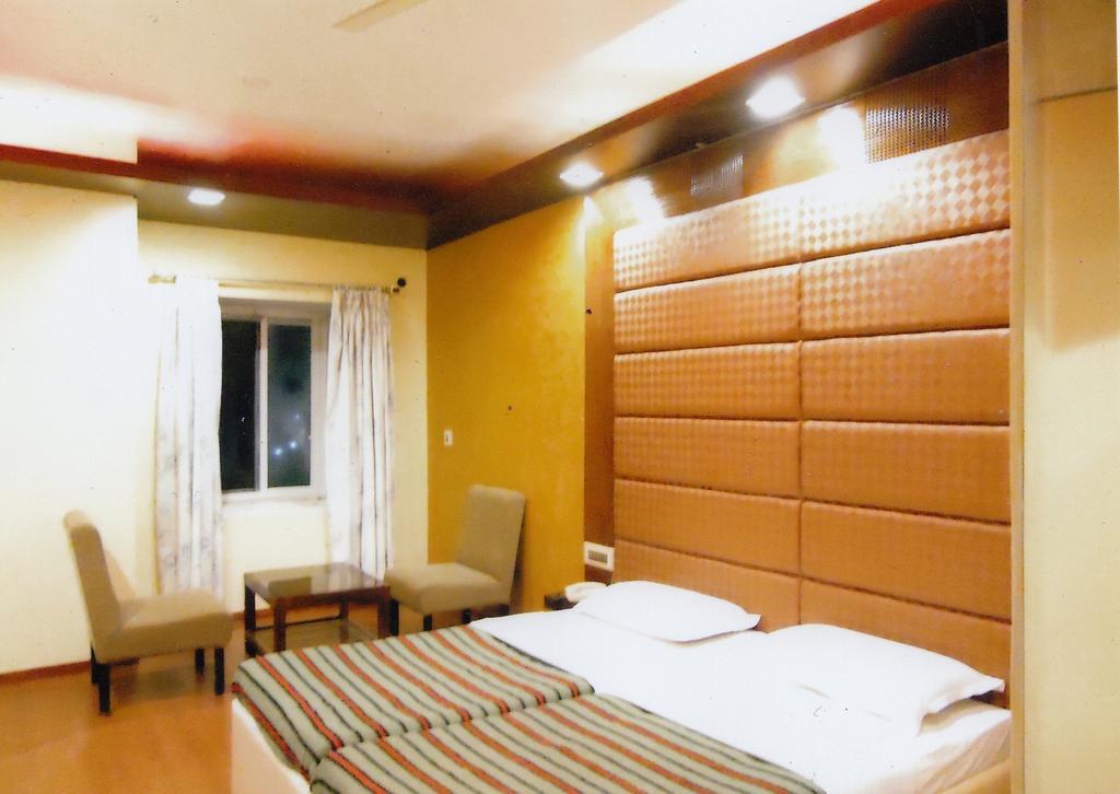Hotel New Rajdarshan Madikeri Kültér fotó