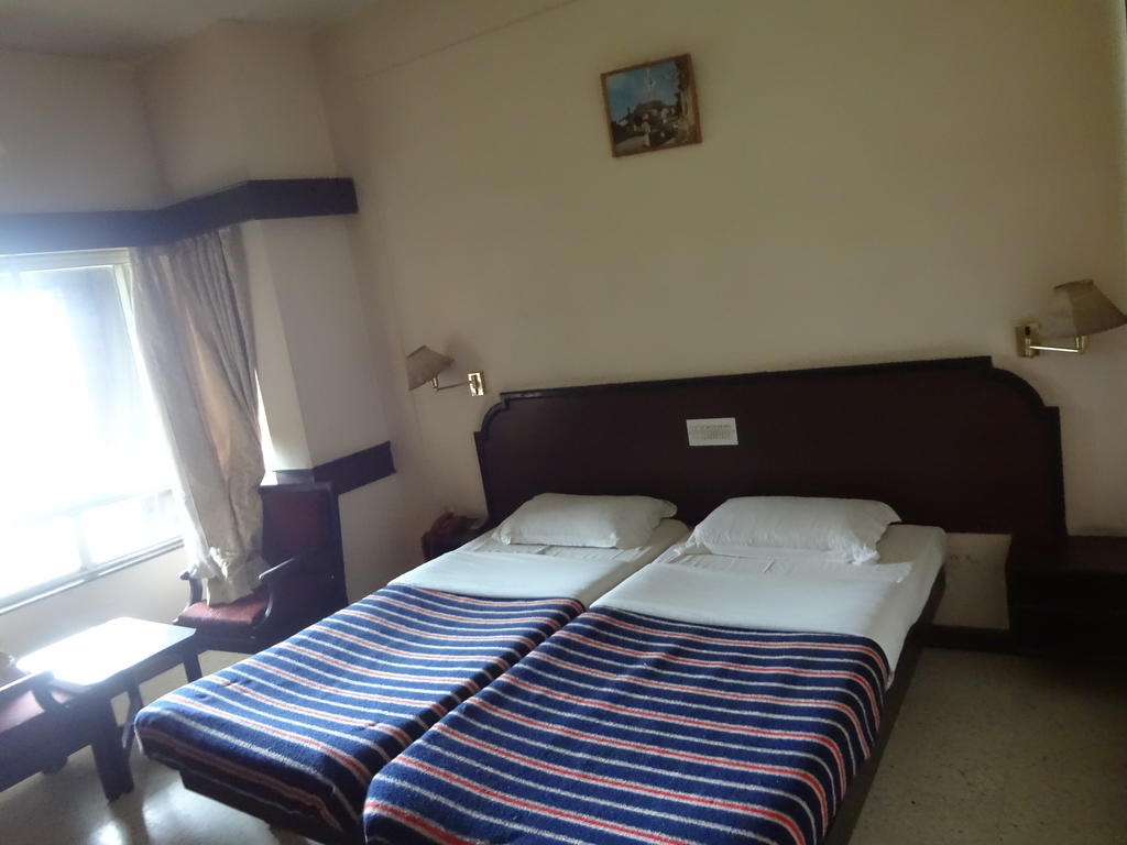 Hotel New Rajdarshan Madikeri Kültér fotó