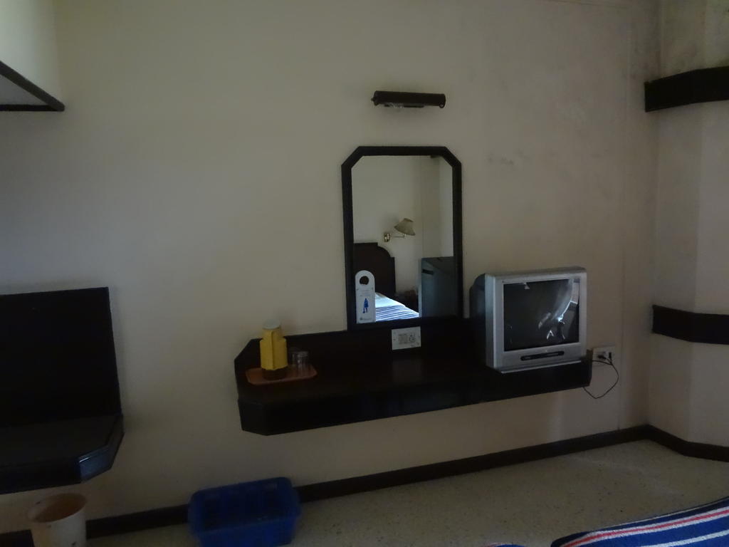 Hotel New Rajdarshan Madikeri Kültér fotó