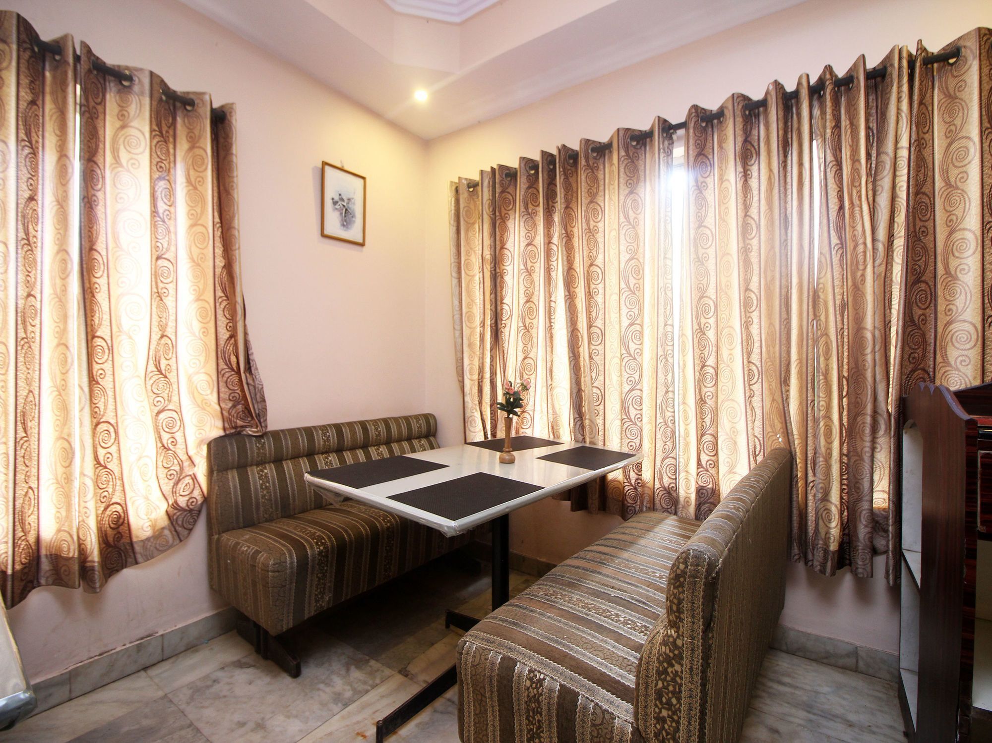 Hotel New Rajdarshan Madikeri Kültér fotó